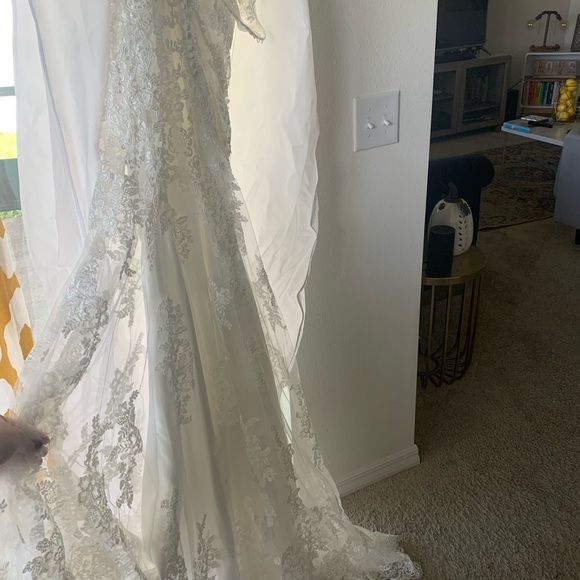 Maggie sottero brand new never worn wedding gown - Picture 7 of 16